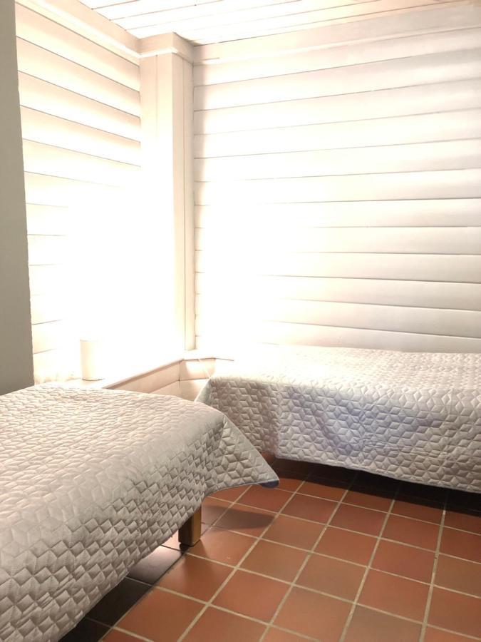 Appartement Korshamn Rorbuer à Lyngdal Extérieur photo